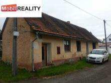 3) Kšice, okr. Tachov 299 000,- Kč Nabídková cena Exkluzivně nabízíme k prodeji rodinný domek v obci Lomnička, což je část obce Kšice region Konstantinolázeňsko.
