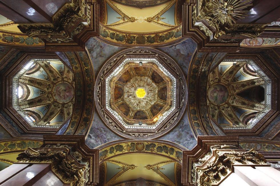 1 Interiér kostela sv. Michala v Olomouci, pohled na všechny tři kupole u Moravského Krumlova a pravděpodobně věnoval kostelu sv.
