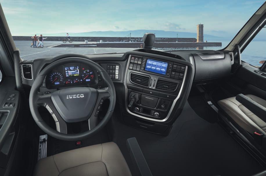KOMFORT A PRODUKTIVITA Nový Stralis Hi-Way Nový Stralis Hi-Street / Hi-Road NAVRŽEN PRO ŘIDIČE Kabina NOVÉHO STRALISU je navržena pro řidiče.