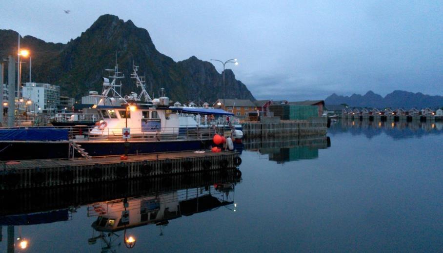 nebe: Lodí Hurtigruten přes