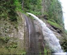 nástupnímu místu do lodiček, které Vás přepraví po Edmundově soutěsce (900 m).