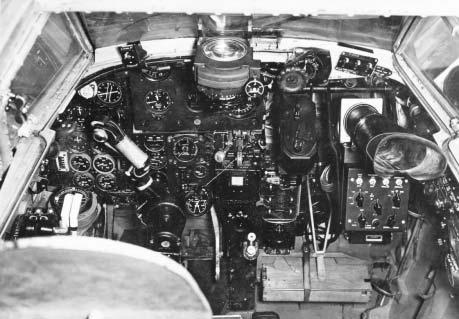 OPERACE LETOUNŮ MOSQUITO První sériové noční stíhací letouny Mosquito NF.Mk.II byly Královskému letectvu dodány v únoru a březnu 1942.