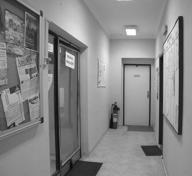 první programové vybavení z kategorie GIS objevilo v roce 1992 a byl jím produkt IDRISI na katedře geo grafie. Díky výrazné podpoře vedoucího katedry geografie prof. RNDr. Jaromíra Demka, DrSc.