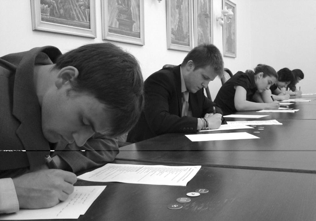 2009 Absolventi magisterského studia a jejich kvalifikační práce Jan Bojko Libor Hladiš Barbora Hladišová Martina Hovorková Martina Hrubošová Věra Janíková Ondřej Kosík Lukáš Marek Martin Pípal Petr