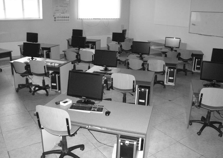 na personální, prostorové i technické kapacity, postupně zajišťovali pracovníci katedry geografie a externí odborníci.