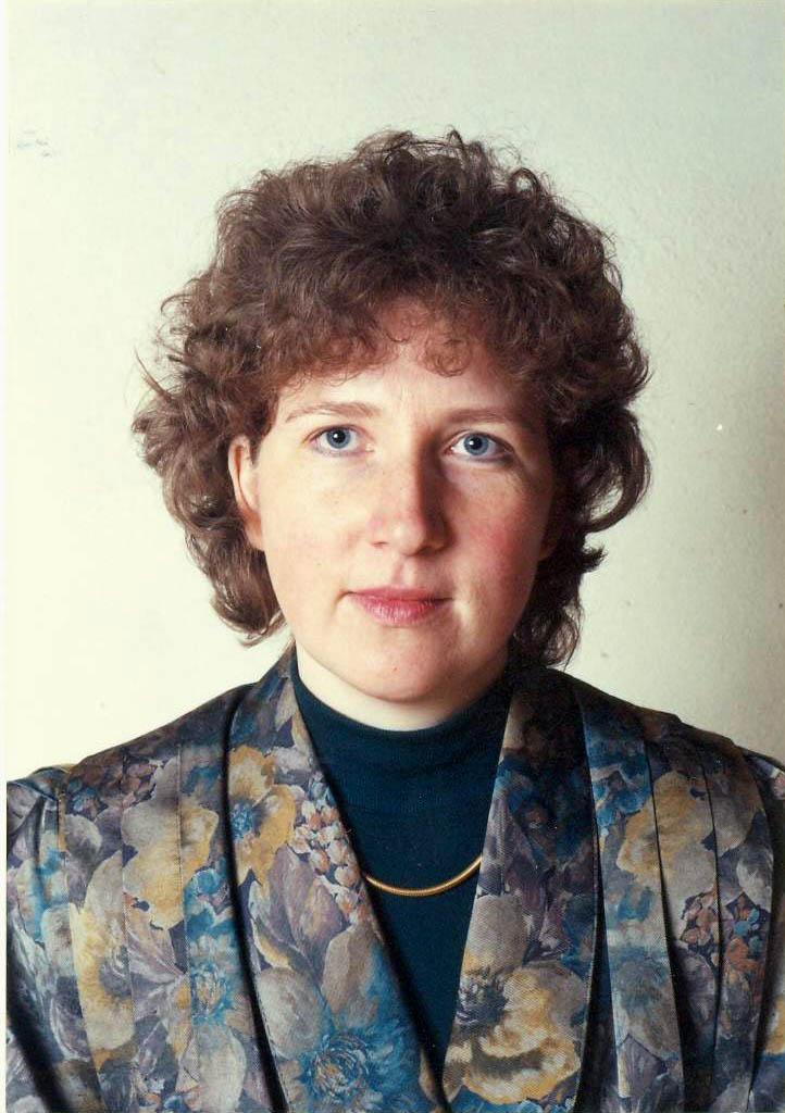 DOC. PHDR. IRENA SOBOTKOVÁ, CSC. (NAR. 2. 3. 1964) Absolventka jednooborové psychologie na FF UJEP v Brně (v roce 1986). Členka Katedry psychologie FF UP od roku 1987.