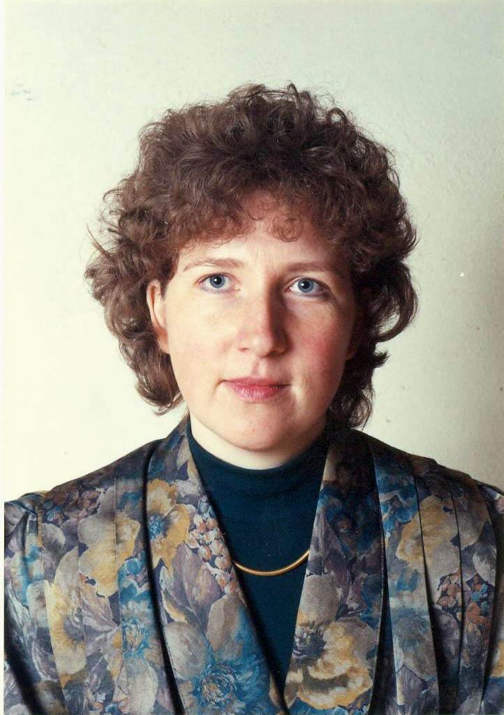 DOC. PHDR. IRENA SOBOTKOVÁ, CSC. (NAR. 2. 3. 1964) Absolventka jednooborové psychologie na FF UJEP v Brně (v roce 1986). Členka Katedry psychologie FF UP od roku 1987.