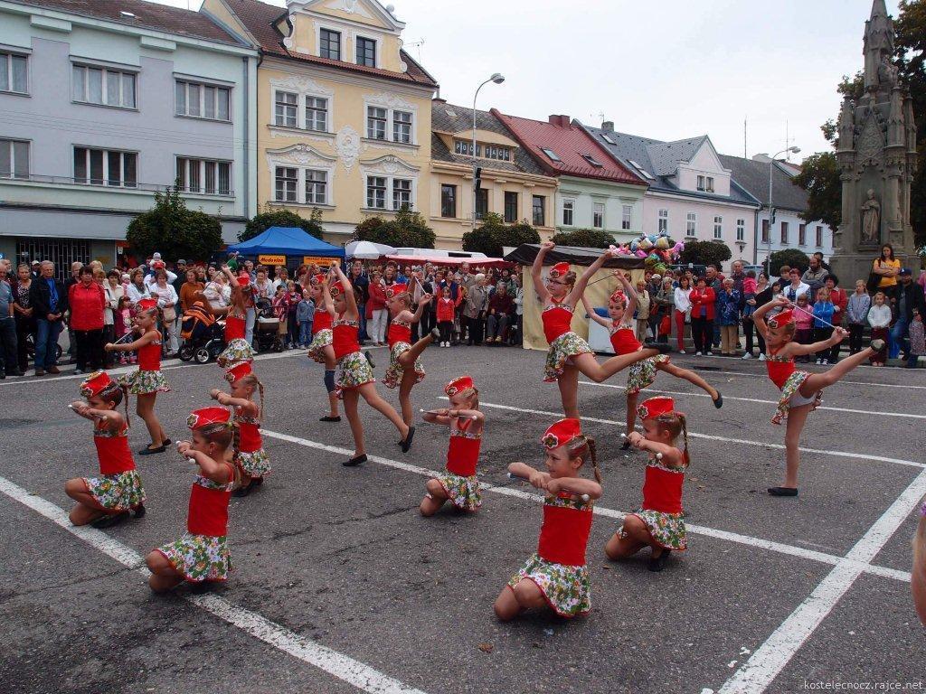 Hosté byli oficiálně přivítáni starostou města, prohlédli si radnici, shlédli vystoupení mažoretek a část kulturního programu.