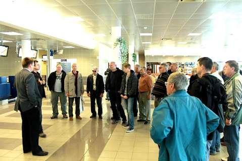 další doprovod, sám ředitel ochranky Petr Hloušek, který nás pak doprovázel po celou dobu prohlídky letiště a předal nám spoustu informací.