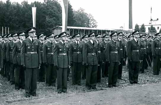 gen. Otakarem Zahálkou a ministrovým pobočníkem mjr.jezd. Jaromírem Ortem. Za měsíc již všichni prožívali dramatické dny, kdy se připravoval Mnichov.