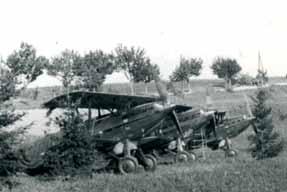 Kapitola 3 Z mobilizačního nástupu čs. vojenského letectva v září 1938 se dochovalo pouze nemnoho autentických snímků.