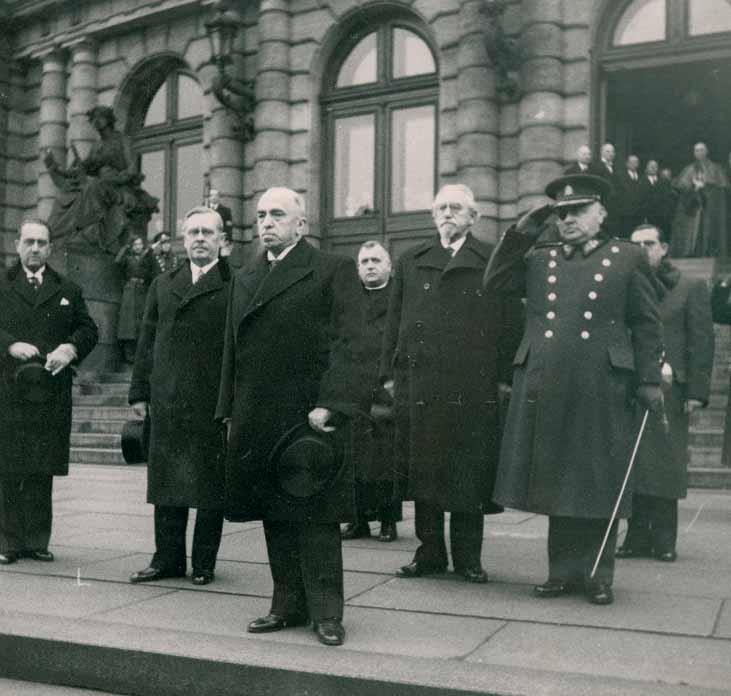 Na sklonku nezávislosti republiky Armáda mezi říjnem 1938 a březnem 1939 Na post ministra národní obrany se v pomnichovské republice vrátil arm.gen. Jan Syrový (v popředí v uniformě).