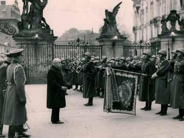 Na sklonku nezávislosti republiky Tabulka č. 19 Průběh demobilizace československé armády na podzim 1938 Etapa České země Slovensko Podkarpatská Rus I. 9. 10. 10. 9. 10. 10. 9. 10. 10. II. 11. 10. 11. 10. 11. 10. III.