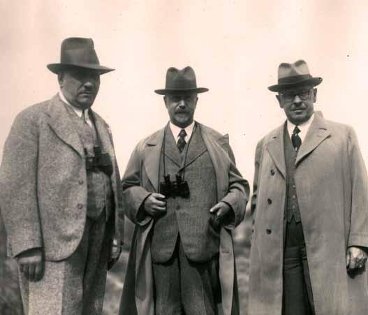 Kapitola 5 Jan Malypetr, v letech 1932 1935 předseda vlády a v letech 1933 1935 první předseda Nejvyšší rady obrany státu (zcela vpravo), a ministr národní obrany Bohumír Bradáč, jeden z klíčových