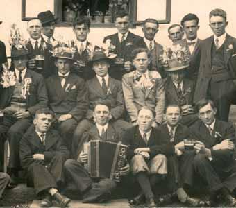 Kapitola 8 Klíčová podmínka obrany státu Délka vojenské služby a výše ročního kontingentu branců z let 1934 a 1935 Momentka vystihuje atmosféru odvodu v Tlapanově u Německého Brodu z roku 1934.