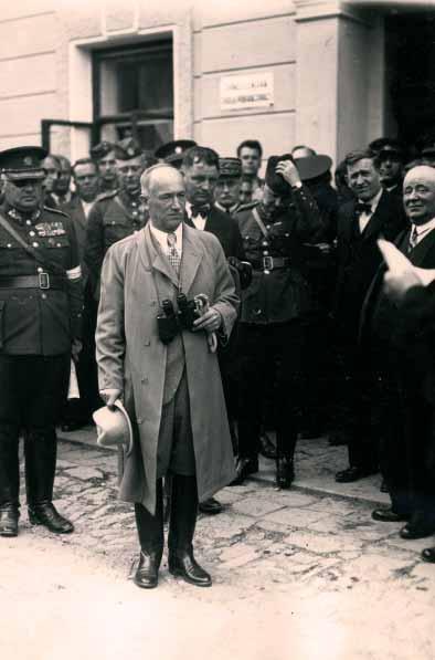 Kapitola 1 V rozrušené Evropě Podmínky obranyschopnosti Československa po zničení demilitarizovaného pásma v Porýní Prezident republiky a vrchní velitel čs. branné moci dr.