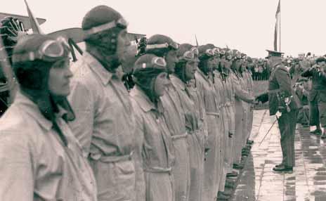 V rozrušené Evropě z agenturních zdrojů podstatné indicie o tom, že vrchní velení nacistické armády rozehrálo na jaře 1936 štábní hru s mimořádně závažným námětem.