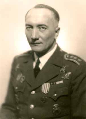 1943) Stalinova režimu. Generální štáb hluboce nedůvěřoval kvalitám a možnostem Rudé armády.