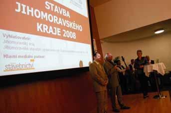 Účastníci zasedání v kongresovém sále Regionálního muzea v Mikulově diskutovali mj. o problematice efektivního využívání obchodně-politických nástrojů s ohledem na potřeby malých a středních podniků.