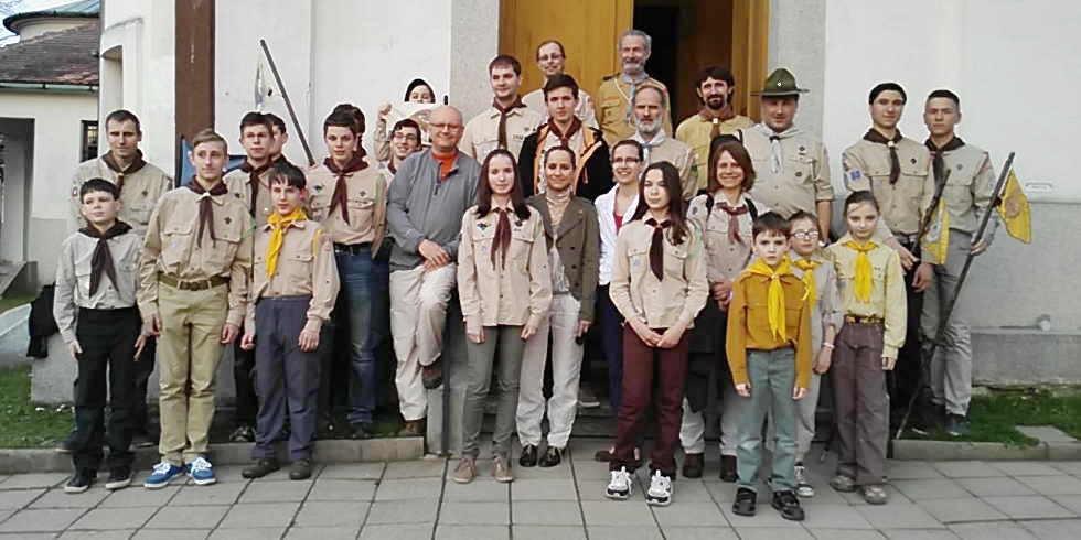 světlu: přes malé škvírky, které dokážou otevřít malá gesta. Co myslíte, měl pravdu: Já vidím, že ano! Já jsem si tehdy před Habemus Papam! říkal: Kéž by měl budoucí papež taky smysl pro humor!