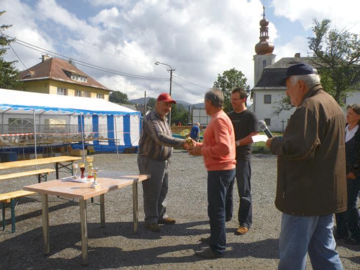 Vacek J iří z Výprachtic a Kotyza Milan ze Šumperka. Drůbež posoudil N ovák J aroslav ze Senice na H ané a holuby J irků Karel z Lanškrouna.