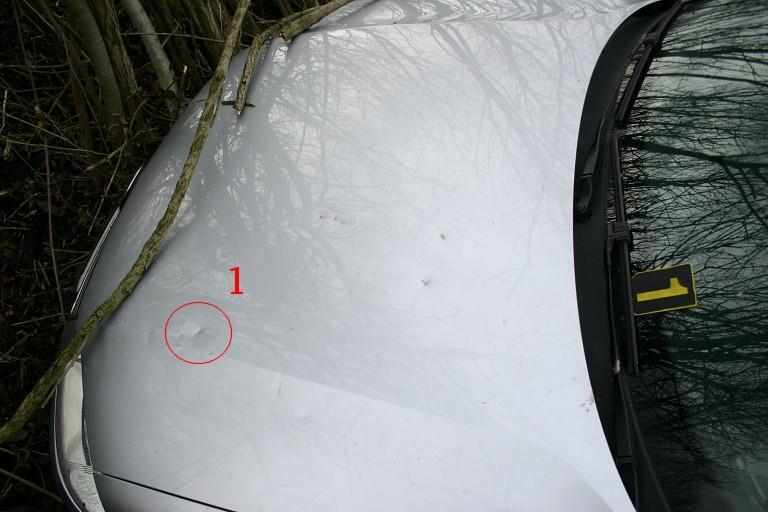 Pro určení, zda by mohlo dojít k uvolňování materiálu z ložné plochy nákladní automobilu při jízdě zatáčkou, je třeba prověřit rovnováhu odstředivé a třecí síly.