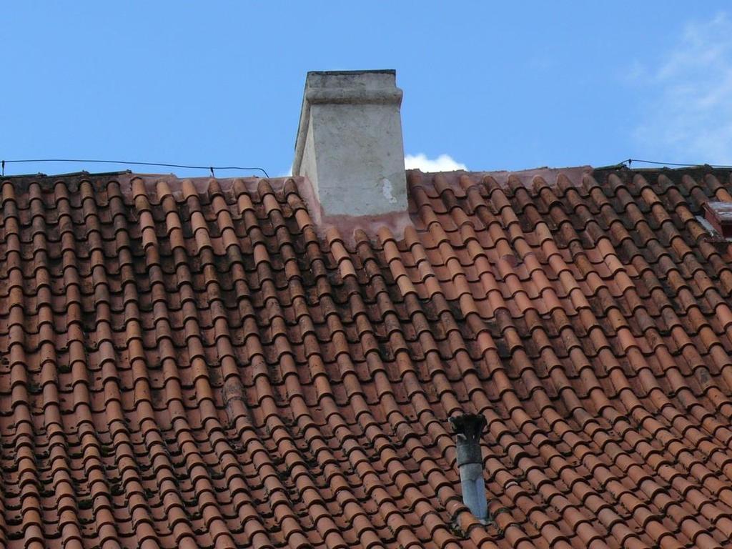 prasklých prejzů, ve výsledku nutno opravit výrazně větší část, je patrné, jak