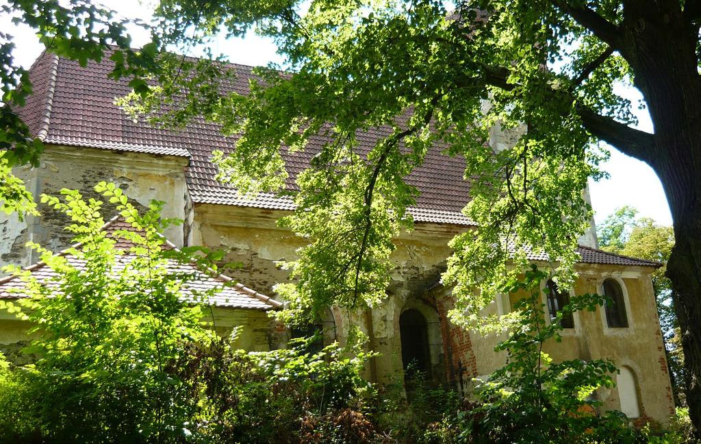 Kostel sv. Jiljí v Mělnici Vrcholně gotický kostel je v pramenech doložen v první polovině 14. století. Byl vybudován na ostrohu nad vsí.
