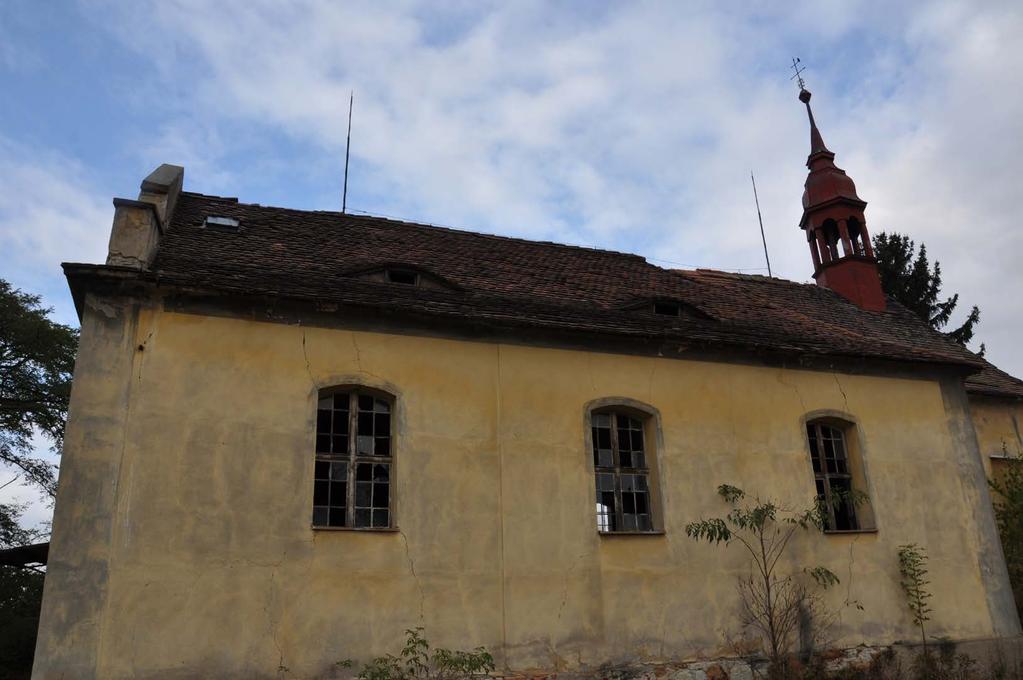 Kostel sv. Kateřiny v Kněžicích Kostel postavený na nízkém návrší na jižním okraji obce je připomínán již roku 1384. Ve zdivu je však nepochybně starší.