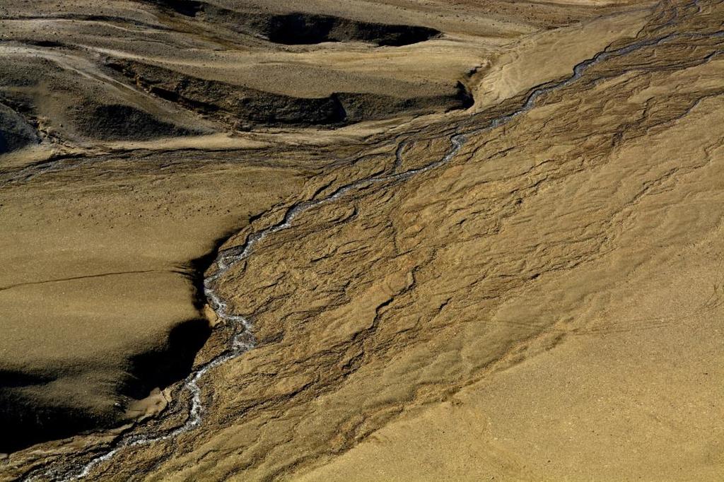 HYDROLOGIE - LIMNOLOGIE Obr. 3.17. Příklad výplavové plošiny s množstvím jednotlivých říčních ramen. Monitoring těchto procesů je důležitou součástí nejen hydrologického výzkumu.