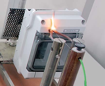 test Stupeň krytí (Ochrana proti prachu a vodě) Nárazuvzdornost Teplotní odolnost Odolnost proti korozi Kontrola rozměrů laserovou projekcí Oblasti aplikace Výrobky Hensel zajišťují elektrickou