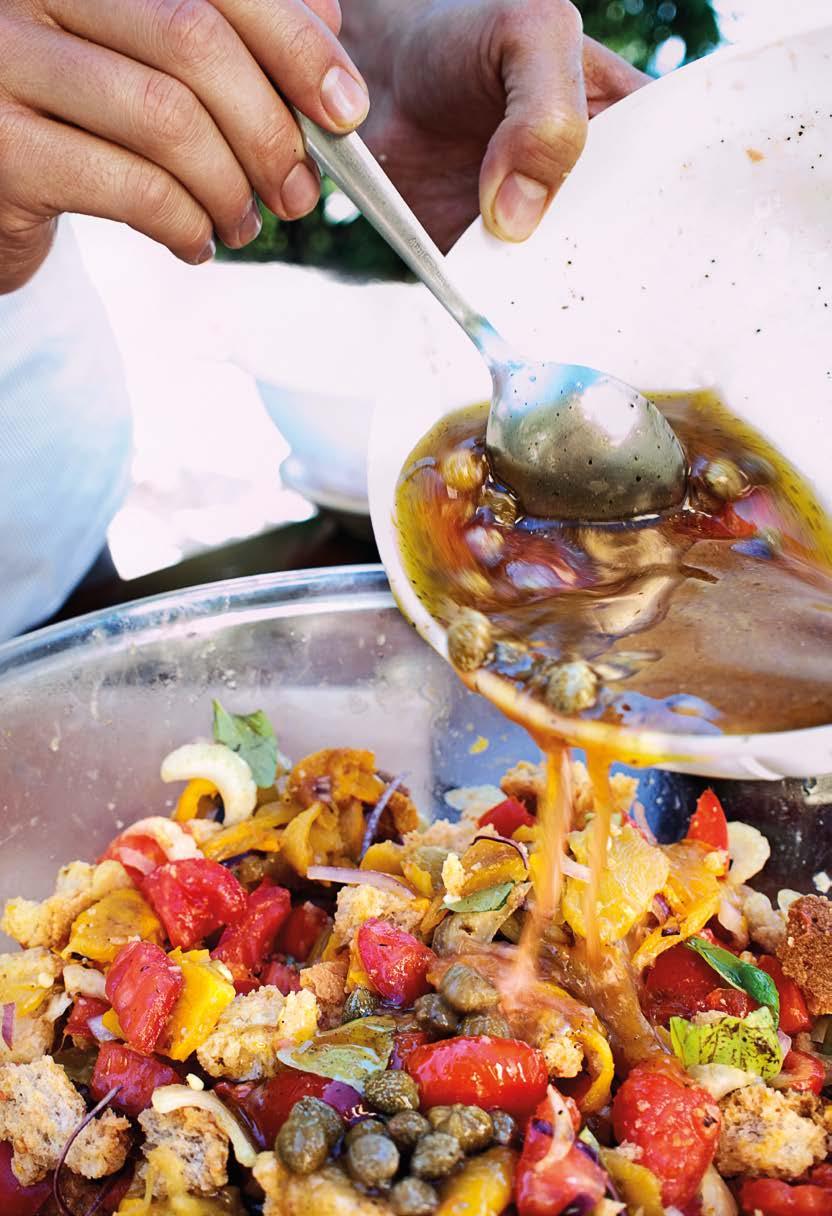 Amiamo Italia Antipasti Panzanella Typický toskánský letní pokrm. Je to skvělý sytý salát, ze kterého se nají celá rodina a kterého nikdy nebudete mít dost.