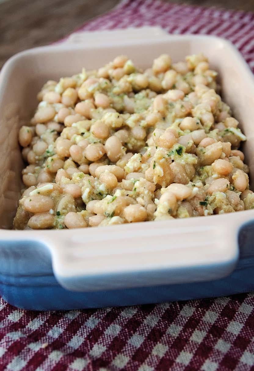 Antipasti Antipasti Insalata di fagioli Základní složkou tohoto salátu jsou fazole. Ty se hojně používají po celé Itálii, ale asi nejoblíbenější jsou v Toskánsku.