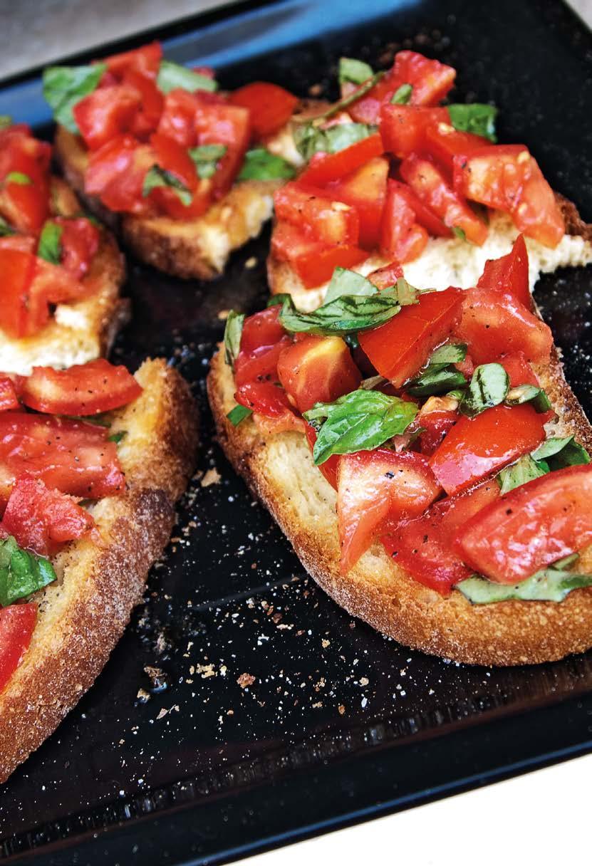 na úvod Bruschetta al pomodoro Kdo by se především v letních dnech vařil s večeří. Stát u sporáku je asi to poslední, co chcete dělat.