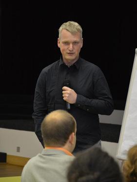 který se ve svém vystoupení orientoval na příčiny finanční krize ze statistického hlediska a dále ředitel Úřadu práce v Táboře Pavel Kaczor s přednáškou věnovanou aktuální situaci na trhu práce v