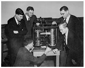 Klystron historie 1937 Bratři Varianovi (USA) navrhli a sestrojili první funkční