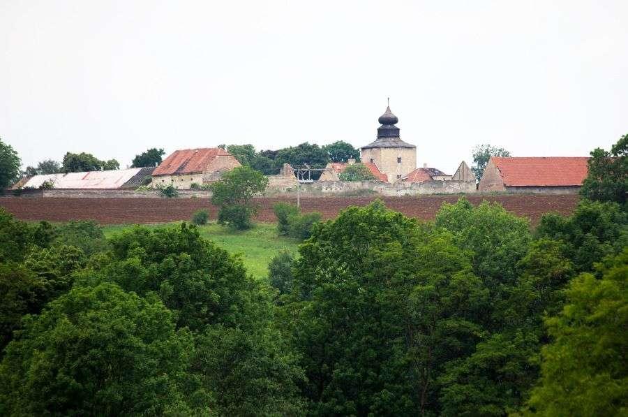 Byla postavena roku 1400 jejím tehdejším majitelem Václavem Hamrem.
