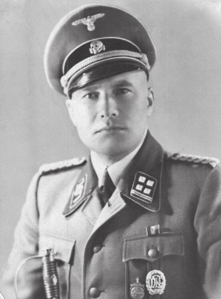 Dietzem Zdroj: MZA Velitel 107. SS-Standarte Emanuel Sladek, zde v hodnosti SS-Obersturmbannführera.