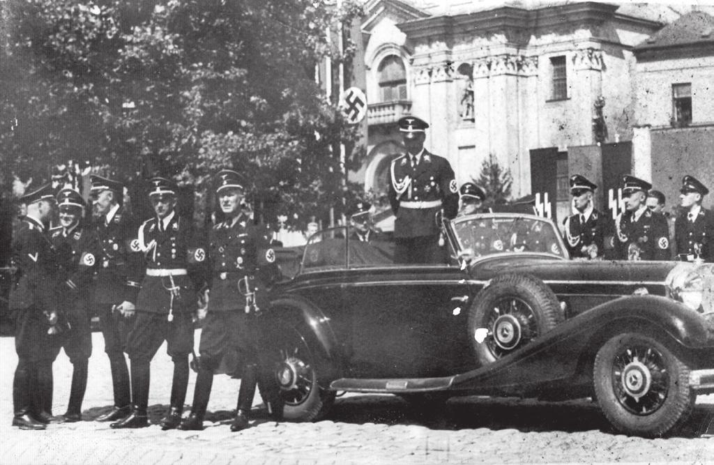 STUDIE Výstavba Allgemeine-SS v Protektorátu Čechy a Morava Muž v automobilu je SS-Obergruppenführer