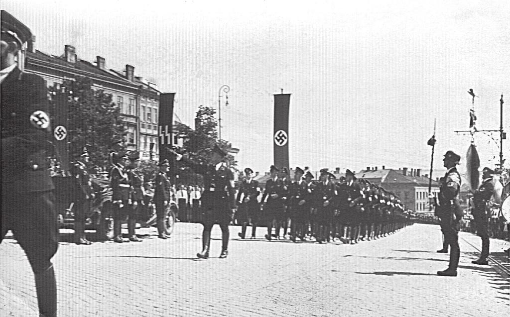 Hans Weibgen a čtvrtý zleva SS-Brigadeführer Karl Hermann Frank. Jihlava 20. srpna 1939.