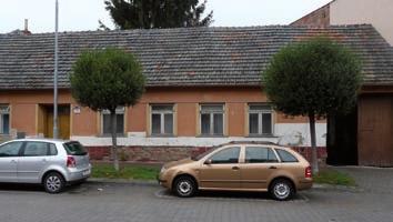 900.000 10:40 Místo konání e-aukce: www.prokonzulta.cz, dne 15.12.2016. Prohlídky se konají 22.11.2016 v 11:00 a 9.12.2016 v 11:00 hod. Sraz účastníků na adrese Studentská 948/9, Znojmo 669 02.