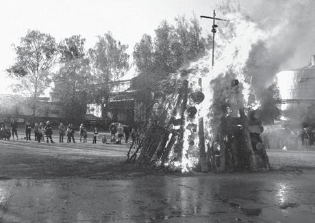 května 1945 při přestřelce mezi Němci a obrannou hlídkou u hřbitova těžce byl raněn odborný učitel vrdovské školy Václav Hejcman (v noci po 1 hodině). Ráno ve 04:00 hod.