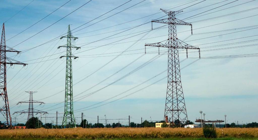 příhradové stožáry Příhradové stožáry 220 kv Příhradové ocelové konstrukce z válcovaných, převážně rovnoramenných úhelníků v provedení šroubovaném a některé části v provedení svařovaném.