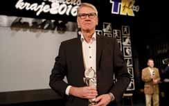 parašutistou Liborem Jirouškem. Mám slzy na krajíčku, pronesl z pódia Městského divadla v Prostějově otec vítězky Jiří Kvita a společně se zaplněným hledištěm sledoval předtočenou zdravici vítězky.