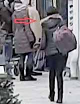Odcházela z něj s lístkem na vlak a o několik set korun bohatší. Zanedlouho stejnou fintu zkusila v Kostelci na Hané.