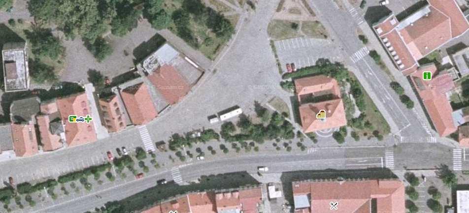6 Lokalita a okolí 6.1 Umístění projektu TC ORP DOBŘÍŠ bude realizováno v prostorách města Dobříš. MěÚ Dobříš v současnosti k zabezpečení výkonu veřejné správy využívá 4 budovy na Mírovém náměstí.