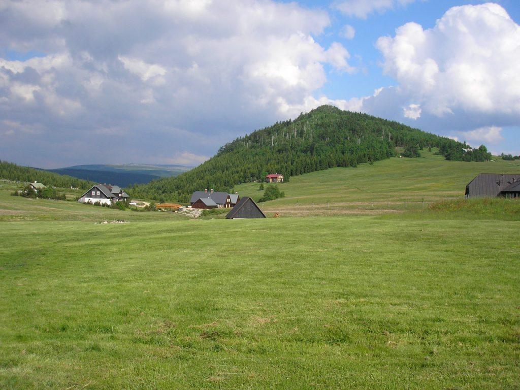 VÝROČNÍ ZPRÁVA 2014 SPOLEČNOST PRO JIZERSKÉ HORY,o.p.s. hor, kde se snaží o obnovu přírodních a krajinných hodnot.