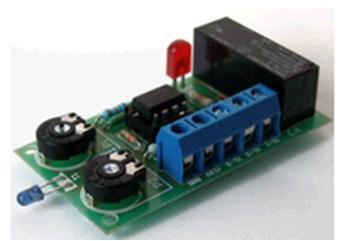 soumrakový spína 12V/ 8A regulace citlivosti a hystereze idlo s