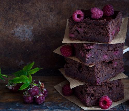 Fazolové brownies s malinami 1 plechovka červených fazolí 100ml mléka (mandlového, kravského, kokosového, sójového,.