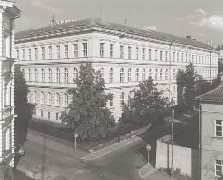 52PRACOVNÍCI 1. LÉKAŘSKÉ FAKULTY Seznam pedagogických a vědeckých pracovníků fakulty je uveden v Seznamu přednášek Univerzity Karlovy 1. lékařské fakulty. STAVY PRACOVNÍKŮ K 31. 12.